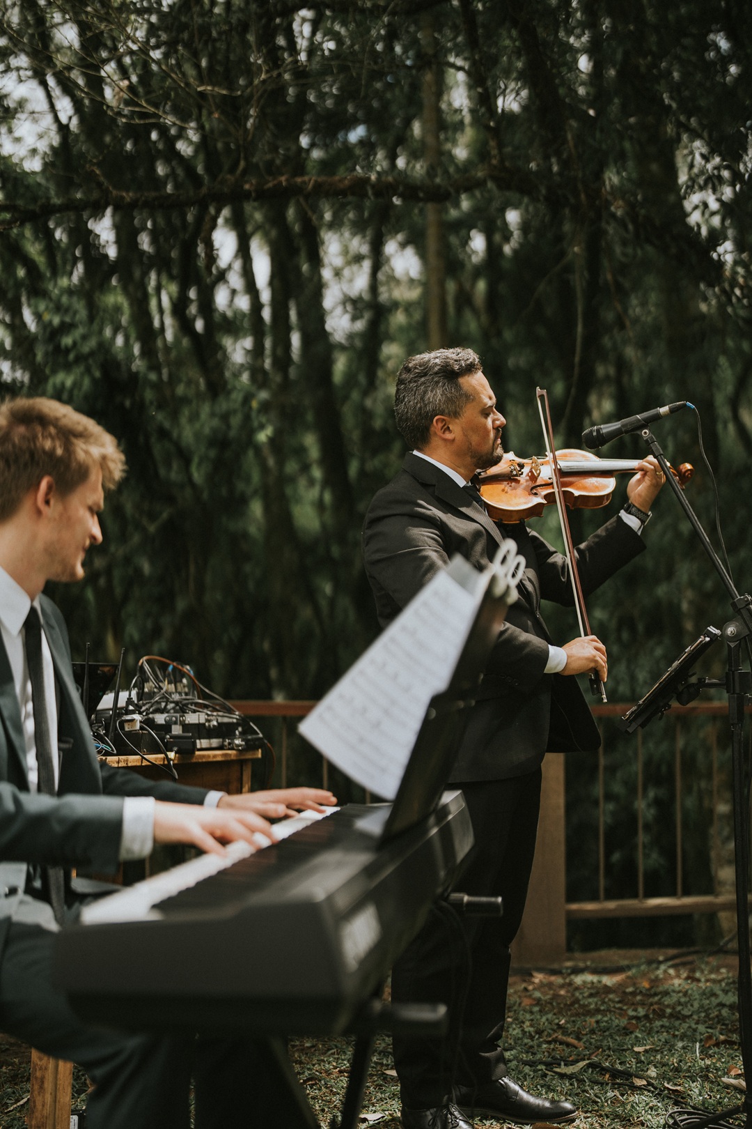 Músicos tocando em evento